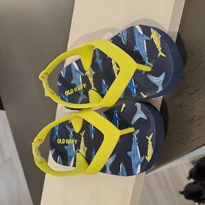 Old Navy toddler flip flops